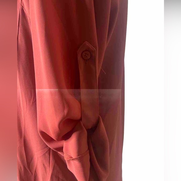 Women’s Express, size M Long sleeve, cranberry blouse with convertible‎ sleeve - Picture 8 of 8